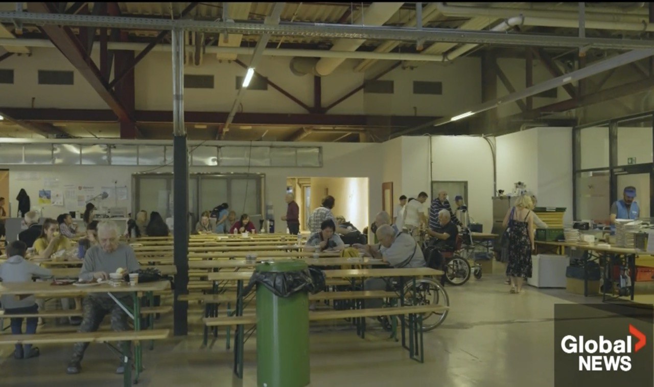 Українці розповіли про життя у німецьких таборах для біженців